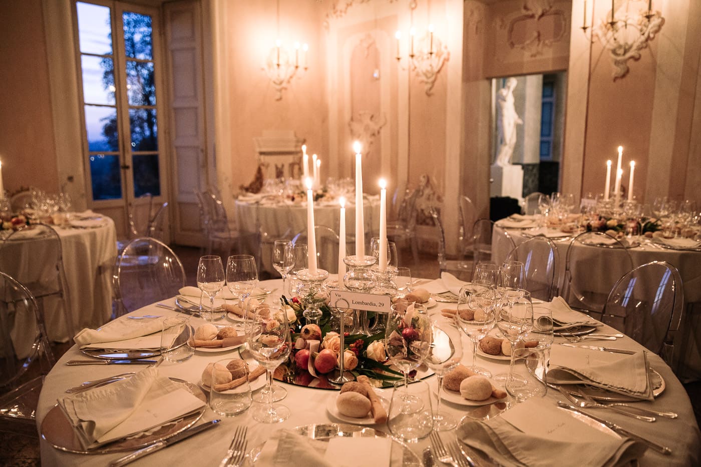 sala castello durini allestita candele